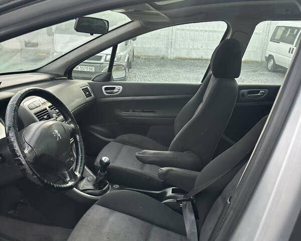 Серый Пежо 307, объемом двигателя 2 л и пробегом 351 тыс. км за 2550 $, фото 4 на Automoto.ua