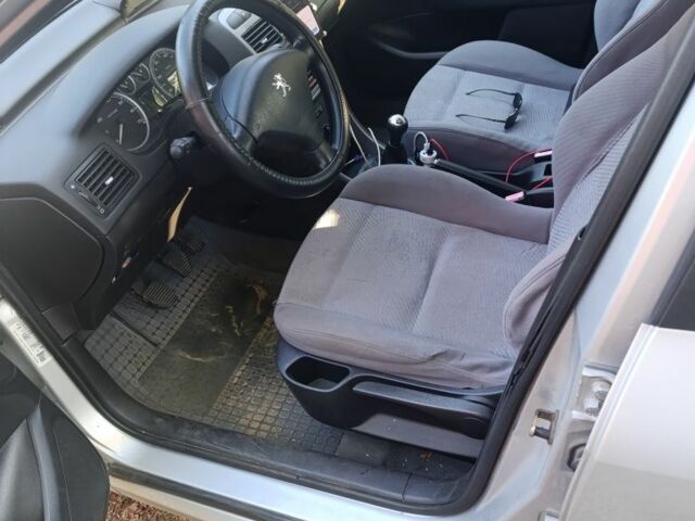 Серый Пежо 307, объемом двигателя 1.6 л и пробегом 190 тыс. км за 2200 $, фото 3 на Automoto.ua