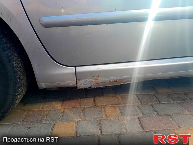 Серый Пежо 307, объемом двигателя 2 л и пробегом 200 тыс. км за 2800 $, фото 3 на Automoto.ua