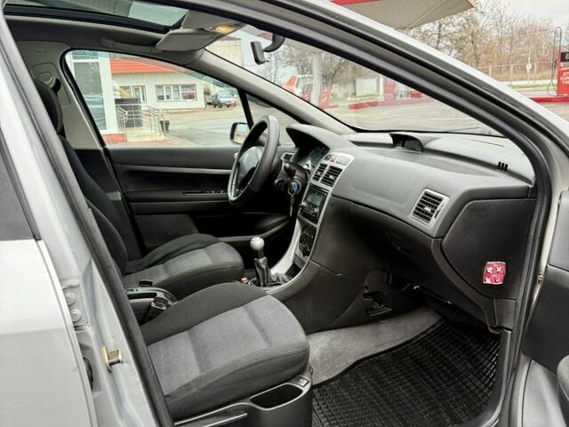 Серый Пежо 307, объемом двигателя 2 л и пробегом 400 тыс. км за 3500 $, фото 9 на Automoto.ua