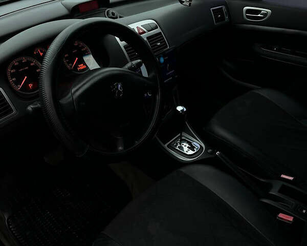 Серый Пежо 307, объемом двигателя 2 л и пробегом 249 тыс. км за 4450 $, фото 9 на Automoto.ua