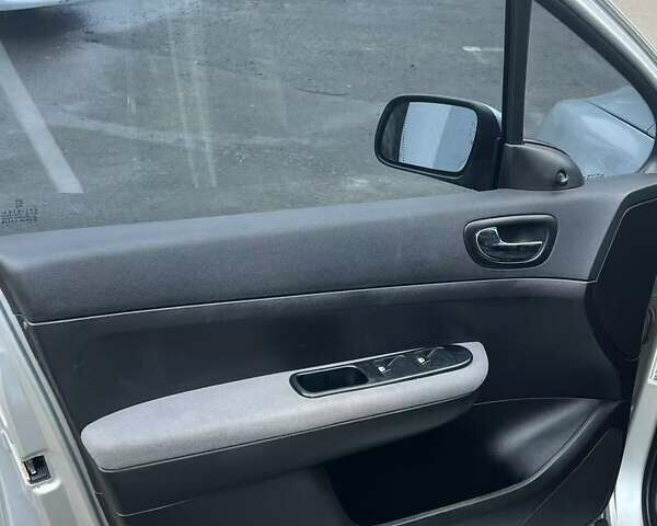 Сірий Пежо 307, об'ємом двигуна 1.6 л та пробігом 85 тис. км за 4700 $, фото 8 на Automoto.ua
