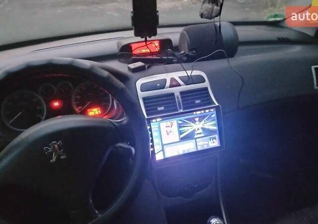 Серый Пежо 307, объемом двигателя 1.59 л и пробегом 192 тыс. км за 4500 $, фото 1 на Automoto.ua