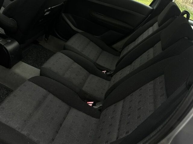 Серый Пежо 307, объемом двигателя 2 л и пробегом 179 тыс. км за 4200 $, фото 5 на Automoto.ua