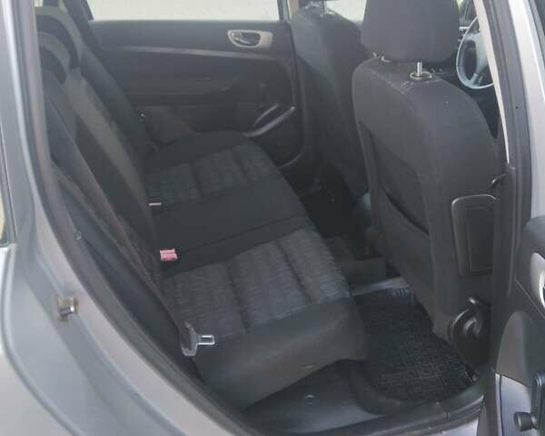 Сірий Пежо 307, об'ємом двигуна 1.59 л та пробігом 290 тис. км за 4200 $, фото 12 на Automoto.ua