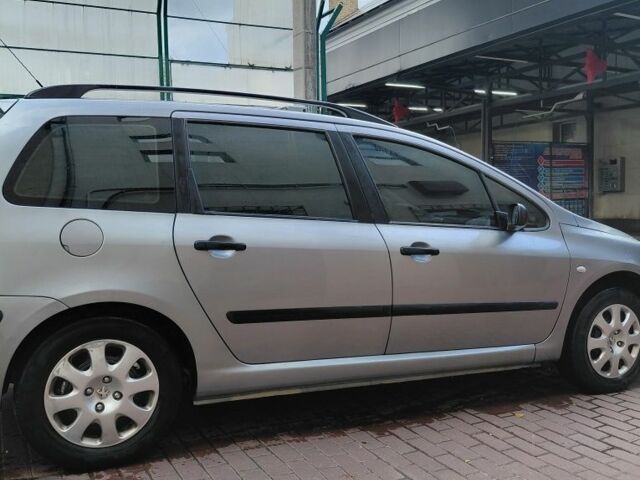 Серый Пежо 307, объемом двигателя 1.4 л и пробегом 400 тыс. км за 3500 $, фото 3 на Automoto.ua