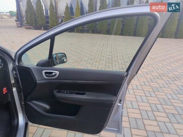 Сірий Пежо 307, об'ємом двигуна 1.6 л та пробігом 345 тис. км за 3800 $, фото 16 на Automoto.ua