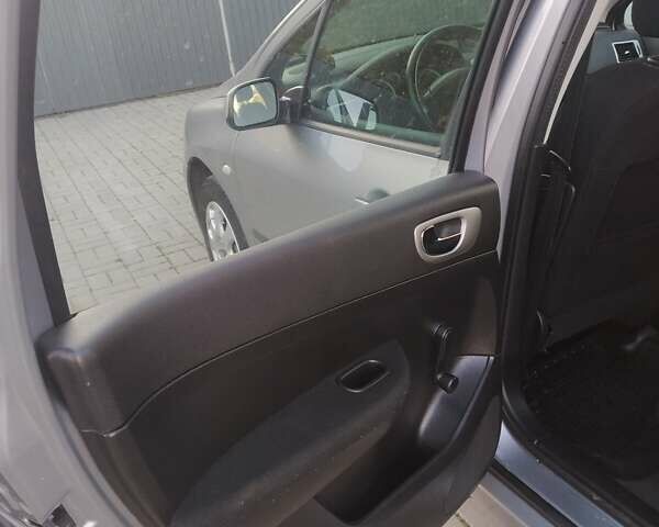 Сірий Пежо 307, об'ємом двигуна 1.59 л та пробігом 290 тис. км за 4200 $, фото 17 на Automoto.ua