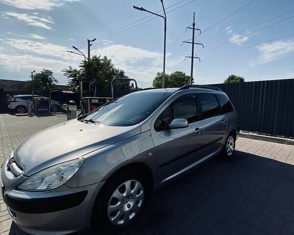 Сірий Пежо 307, об'ємом двигуна 1.36 л та пробігом 235 тис. км за 3800 $, фото 10 на Automoto.ua