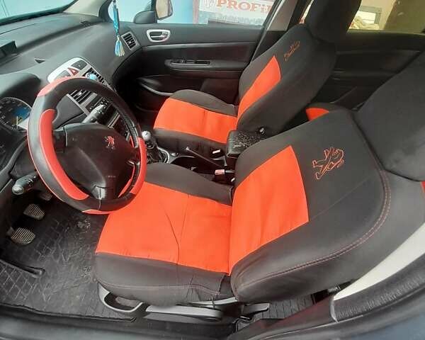 Серый Пежо 307, объемом двигателя 2 л и пробегом 315 тыс. км за 4000 $, фото 2 на Automoto.ua