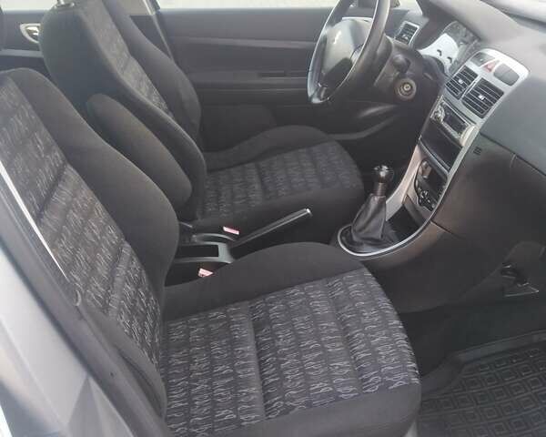 Сірий Пежо 307, об'ємом двигуна 1.59 л та пробігом 290 тис. км за 4200 $, фото 11 на Automoto.ua