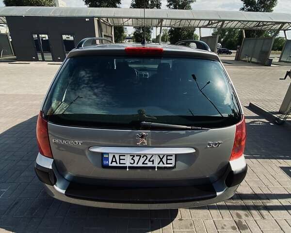 Серый Пежо 307, объемом двигателя 1.36 л и пробегом 235 тыс. км за 4000 $, фото 5 на Automoto.ua