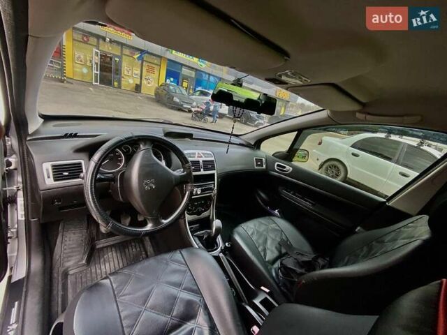 Сірий Пежо 307, об'ємом двигуна 1.36 л та пробігом 235 тис. км за 3800 $, фото 2 на Automoto.ua