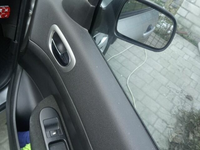 Серый Пежо 307, объемом двигателя 1.6 л и пробегом 225 тыс. км за 4200 $, фото 5 на Automoto.ua