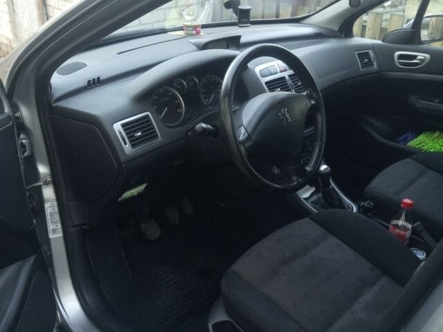 Серый Пежо 307, объемом двигателя 1.6 л и пробегом 225 тыс. км за 4200 $, фото 2 на Automoto.ua