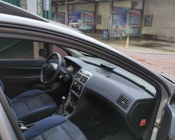 Серый Пежо 307, объемом двигателя 1.4 л и пробегом 400 тыс. км за 3500 $, фото 6 на Automoto.ua