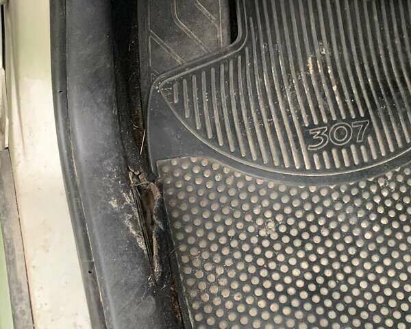 Сірий Пежо 307, об'ємом двигуна 1.6 л та пробігом 296 тис. км за 2600 $, фото 22 на Automoto.ua