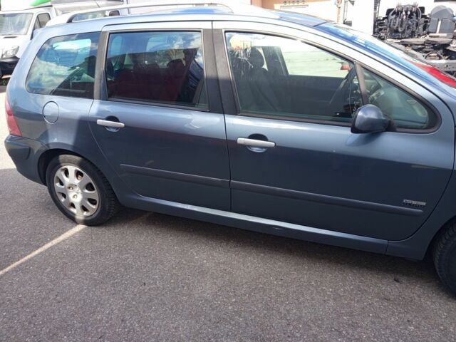 Серый Пежо 307, объемом двигателя 1.6 л и пробегом 353 тыс. км за 3500 $, фото 5 на Automoto.ua