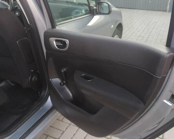 Сірий Пежо 307, об'ємом двигуна 1.59 л та пробігом 290 тис. км за 4200 $, фото 16 на Automoto.ua