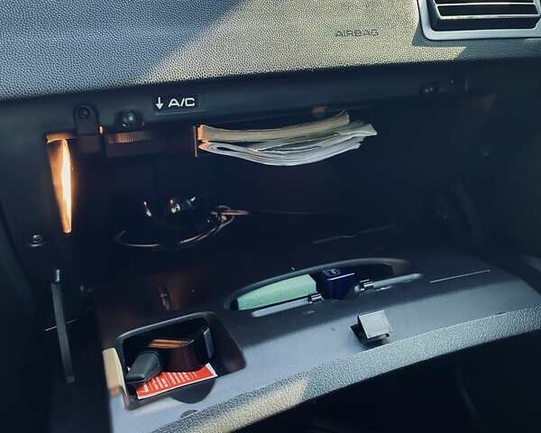Сірий Пежо 307, об'ємом двигуна 1.36 л та пробігом 235 тис. км за 3800 $, фото 4 на Automoto.ua