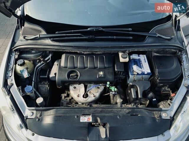 Сірий Пежо 307, об'ємом двигуна 1.36 л та пробігом 235 тис. км за 3800 $, фото 7 на Automoto.ua