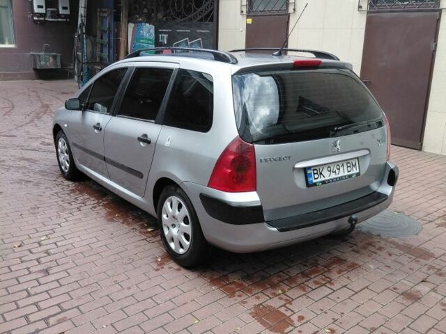 Серый Пежо 307, объемом двигателя 1.4 л и пробегом 400 тыс. км за 3500 $, фото 5 на Automoto.ua