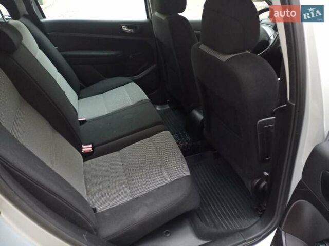 Серый Пежо 307, объемом двигателя 1.4 л и пробегом 171 тыс. км за 3400 $, фото 13 на Automoto.ua