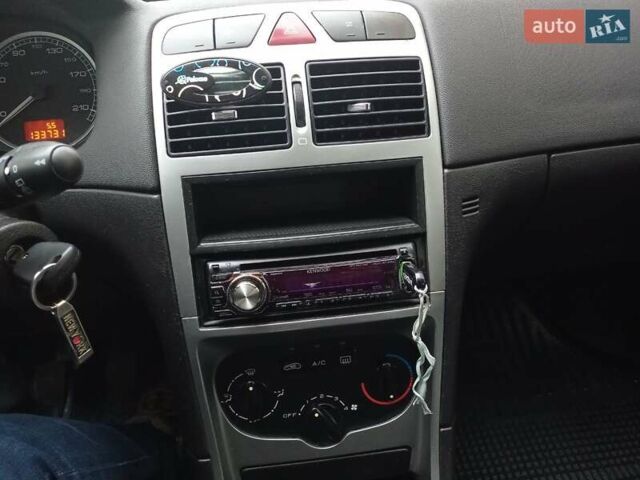 Серый Пежо 307, объемом двигателя 1.4 л и пробегом 171 тыс. км за 3400 $, фото 17 на Automoto.ua