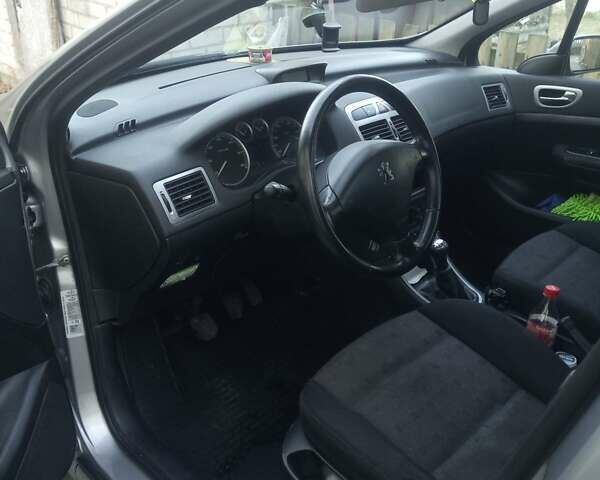 Серый Пежо 307, объемом двигателя 1.56 л и пробегом 265 тыс. км за 4200 $, фото 2 на Automoto.ua