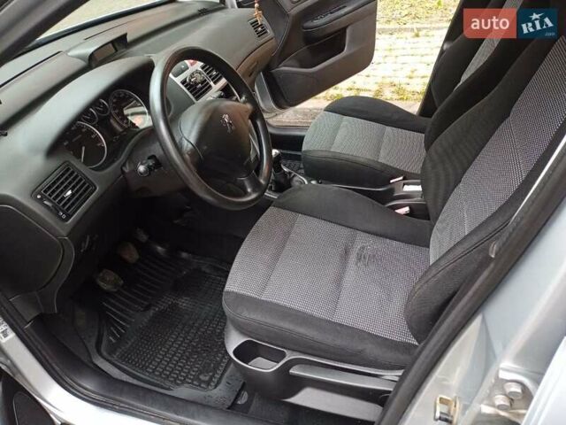 Серый Пежо 307, объемом двигателя 1.4 л и пробегом 171 тыс. км за 3400 $, фото 16 на Automoto.ua