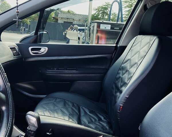 Сірий Пежо 307, об'ємом двигуна 1.36 л та пробігом 235 тис. км за 3800 $, фото 8 на Automoto.ua