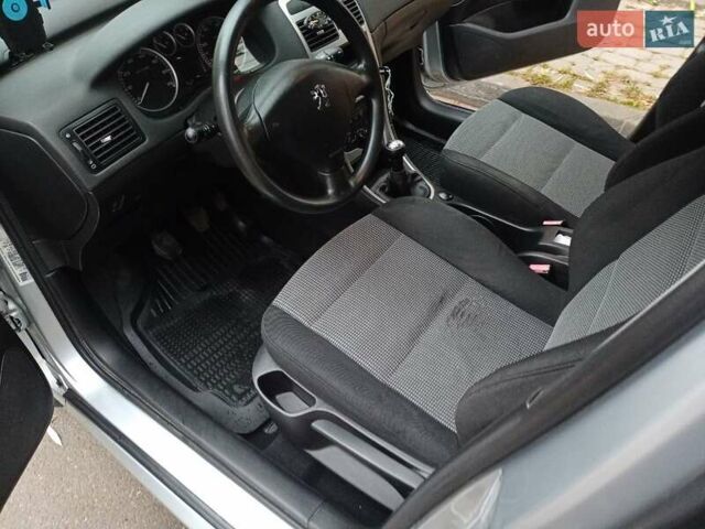 Серый Пежо 307, объемом двигателя 1.4 л и пробегом 171 тыс. км за 3400 $, фото 15 на Automoto.ua