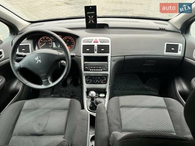 Серый Пежо 307, объемом двигателя 1.36 л и пробегом 320 тыс. км за 4100 $, фото 9 на Automoto.ua