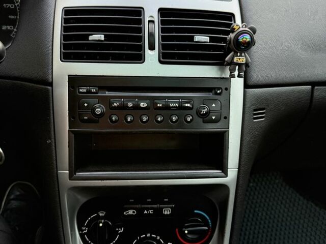 Серый Пежо 307, объемом двигателя 1.6 л и пробегом 227 тыс. км за 3650 $, фото 18 на Automoto.ua