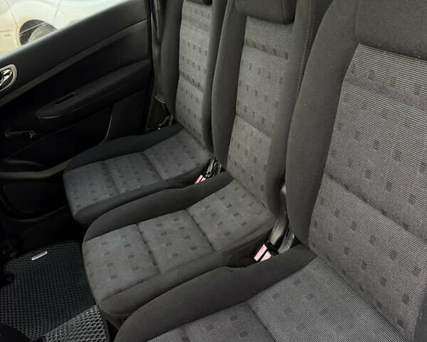 Серый Пежо 307, объемом двигателя 1.59 л и пробегом 227 тыс. км за 3650 $, фото 16 на Automoto.ua