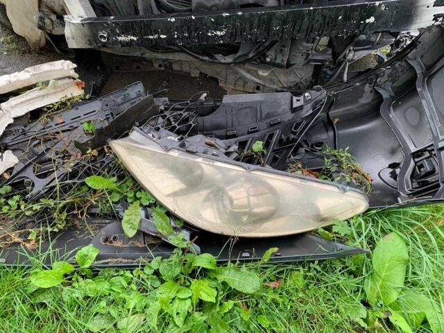 Серый Пежо 307, объемом двигателя 1.6 л и пробегом 250 тыс. км за 1100 $, фото 8 на Automoto.ua