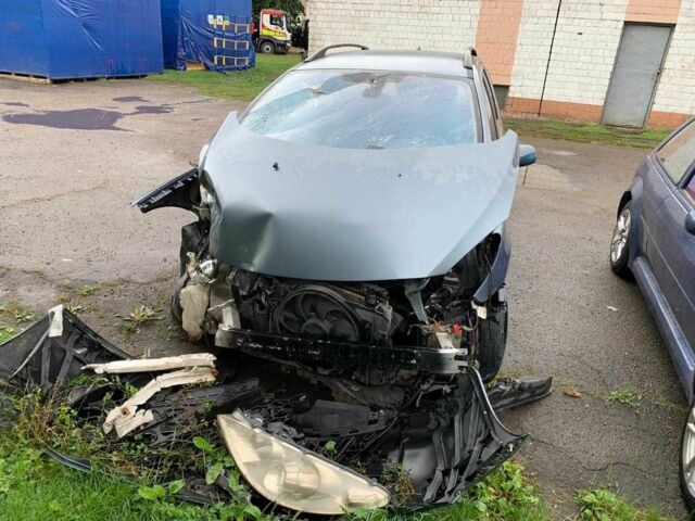 Серый Пежо 307, объемом двигателя 1.6 л и пробегом 250 тыс. км за 1100 $, фото 4 на Automoto.ua