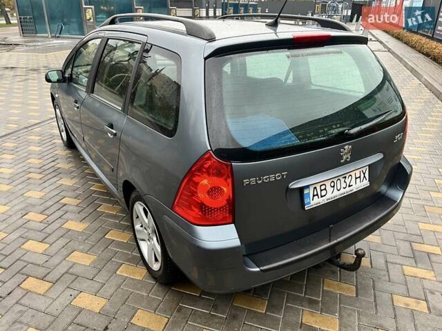 Серый Пежо 307, объемом двигателя 1.36 л и пробегом 320 тыс. км за 4100 $, фото 3 на Automoto.ua