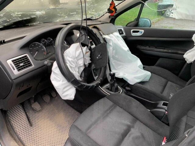 Серый Пежо 307, объемом двигателя 1.6 л и пробегом 250 тыс. км за 1100 $, фото 15 на Automoto.ua