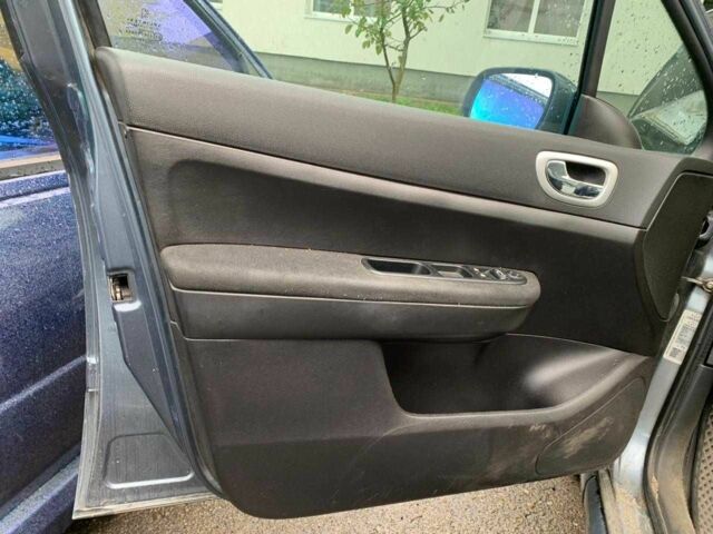 Серый Пежо 307, объемом двигателя 1.6 л и пробегом 250 тыс. км за 1100 $, фото 12 на Automoto.ua