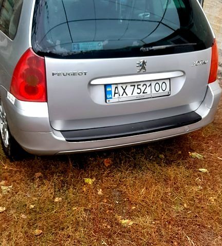 Серый Пежо 307, объемом двигателя 1.6 л и пробегом 205 тыс. км за 2100 $, фото 2 на Automoto.ua