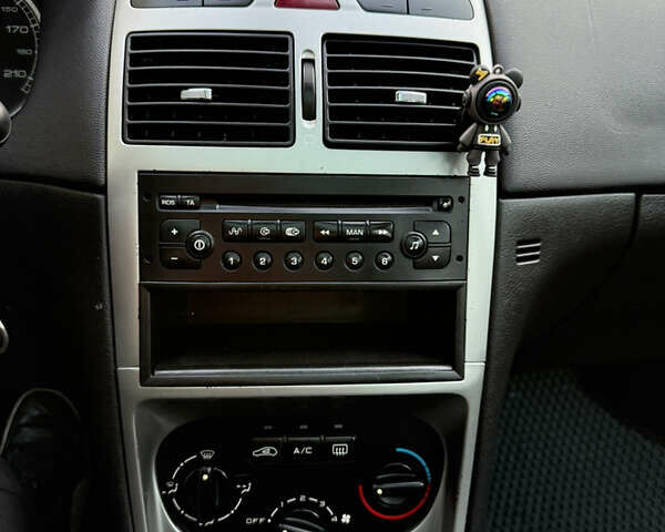 Серый Пежо 307, объемом двигателя 1.59 л и пробегом 227 тыс. км за 3650 $, фото 22 на Automoto.ua