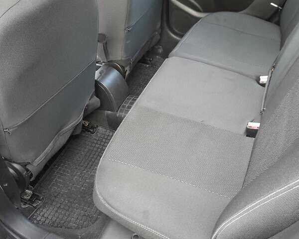 Сірий Пежо 307, об'ємом двигуна 1.36 л та пробігом 170 тис. км за 4200 $, фото 2 на Automoto.ua