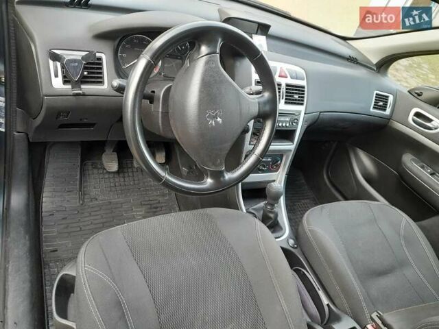 Сірий Пежо 307, об'ємом двигуна 1.36 л та пробігом 170 тис. км за 4200 $, фото 1 на Automoto.ua
