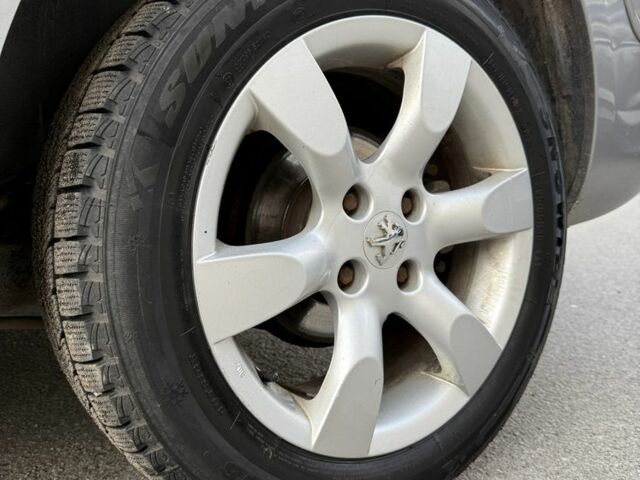 Серый Пежо 307, объемом двигателя 1.6 л и пробегом 227 тыс. км за 3650 $, фото 9 на Automoto.ua