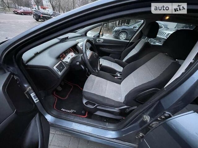 Серый Пежо 307, объемом двигателя 0 л и пробегом 247 тыс. км за 4950 $, фото 6 на Automoto.ua