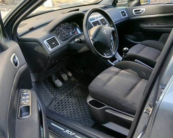 Сірий Пежо 307, об'ємом двигуна 2.01 л та пробігом 229 тис. км за 4900 $, фото 4 на Automoto.ua