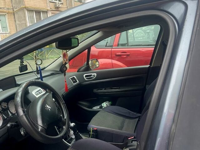 Серый Пежо 307, объемом двигателя 1.6 л и пробегом 370 тыс. км за 4500 $, фото 8 на Automoto.ua