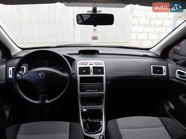 Сірий Пежо 307, об'ємом двигуна 1.56 л та пробігом 366 тис. км за 3700 $, фото 4 на Automoto.ua