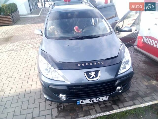 Сірий Пежо 307, об'ємом двигуна 1.59 л та пробігом 262 тис. км за 4000 $, фото 4 на Automoto.ua